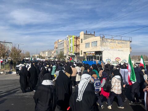 برپایی غرفه مراکز استان آذربایجان شرقی، در مسیر راهپیمایی ۱۳آبان ۱۴۰۴، با شعار (متحد و استوار ، مقابل استکبار)3