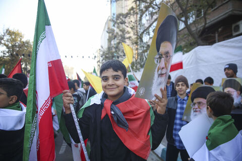 حضور مدیرعامل کانون در راهپیمایی گرامیداشت روز ۱۳ آبان