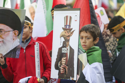 حضور مدیرعامل کانون در راهپیمایی گرامیداشت روز ۱۳ آبان