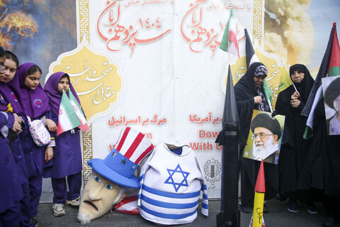 حضور مدیرعامل کانون در راهپیمایی گرامیداشت روز ۱۳ آبان