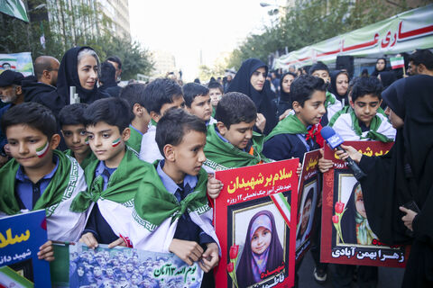 حضور مدیرعامل کانون در راهپیمایی گرامیداشت روز ۱۳ آبان