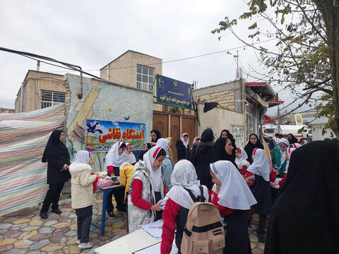 ایستگاه‌های نقاشی و چهره‌نگاری مراکز کانون پارس‌آباد، انگوت و رضی در مسیر راهپیمایی ۱۳ آبان