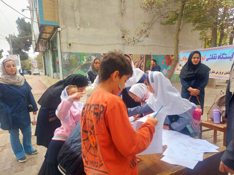 ایستگاه‌های نقاشی و چهره‌نگاری مراکز کانون پارس‌آباد، انگوت و رضی در مسیر راهپیمایی ۱۳ آبان