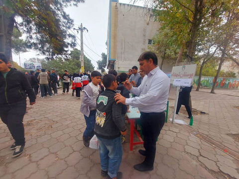 ایستگاه‌های نقاشی و چهره‌نگاری مراکز کانون پارس‌آباد، انگوت و رضی در مسیر راهپیمایی ۱۳ آبان
