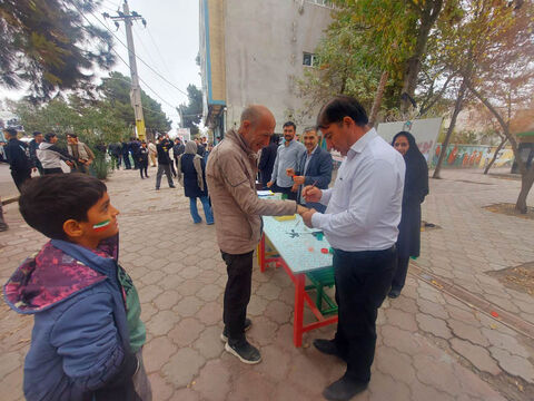 ایستگاه‌های نقاشی و چهره‌نگاری مراکز کانون پارس‌آباد، انگوت و رضی در مسیر راهپیمایی ۱۳ آبان