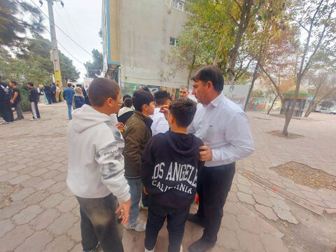 ایستگاه‌های نقاشی و چهره‌نگاری مراکز کانون پارس‌آباد، انگوت و رضی در مسیر راهپیمایی ۱۳ آبان