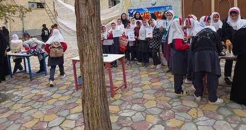 ایستگاه‌های نقاشی و چهره‌نگاری مراکز کانون پارس‌آباد، انگوت و رضی در مسیر راهپیمایی ۱۳ آبان