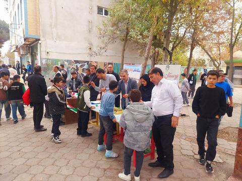 ایستگاه‌های نقاشی و چهره‌نگاری مراکز کانون پارس‌آباد، انگوت و رضی در مسیر راهپیمایی ۱۳ آبان