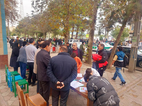 ایستگاه‌های نقاشی و چهره‌نگاری مراکز کانون پارس‌آباد، انگوت و رضی در مسیر راهپیمایی ۱۳ آبان