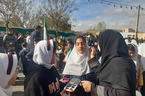 ایستگاه‌های نقاشی و چهره‌نگاری مراکز کانون پارس‌آباد، انگوت و رضی در مسیر راهپیمایی ۱۳ آبان