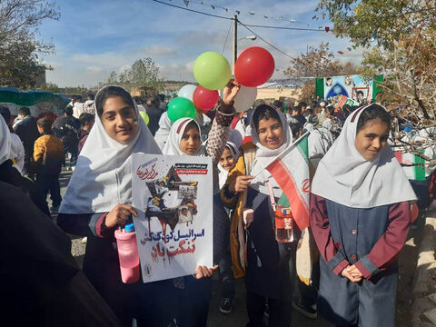 ایستگاه‌های نقاشی و چهره‌نگاری مراکز کانون پارس‌آباد، انگوت و رضی در مسیر راهپیمایی ۱۳ آبان