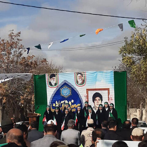 ایستگاه‌های نقاشی و چهره‌نگاری مراکز کانون پارس‌آباد، انگوت و رضی در مسیر راهپیمایی ۱۳ آبان