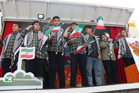 حضور مدیرعامل کانون و تماشاخانه سیار کانون استان تهران در راهپیمایی روز دانش آموز