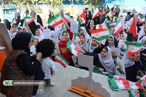 حضور مدیرعامل کانون و تماشاخانه سیار کانون استان تهران در راهپیمایی روز دانش آموز