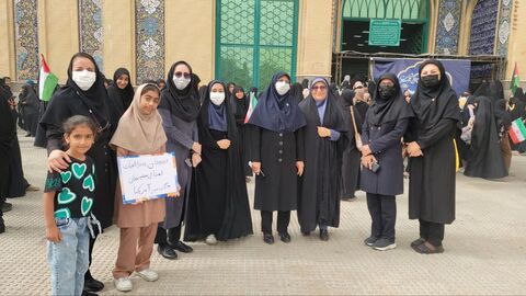 حضور مدیر کل و همکاران ستادی کانون پرورش فکری کودکان و نوجوانان در راهپیمایی یوم الله ۱۳ آبان روز