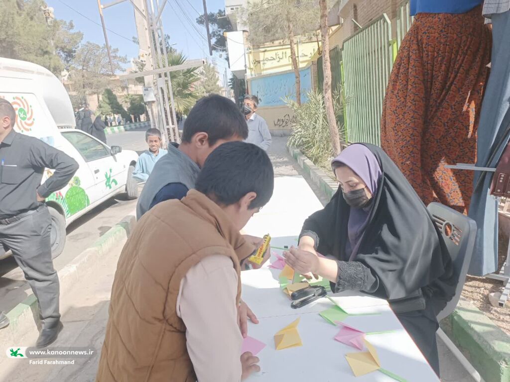 حضور پرشور همکاران کانون پرورش فکری سیستان و بلوچستان در راهپیمایی روز دانش آموز