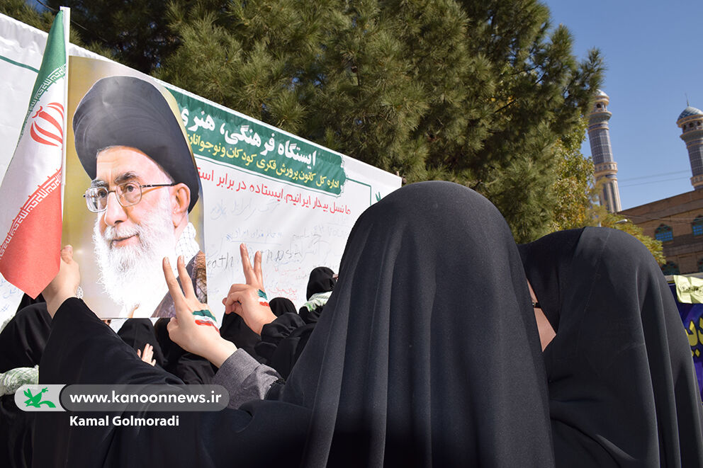 برپایی ایستگاههای فرهنگی هنری کانون لرستان؛ نمایش استکبارستیزی در۱۳ آبان