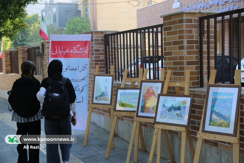 برپایی نمایشگاه خیابانی آثار نقاشی اعضای کانون استان بوشهر