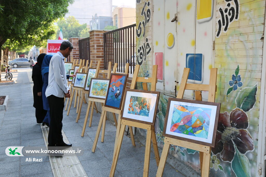 برپایی نمایشگاه خیابانی آثار نقاشی اعضای کانون استان بوشهر
