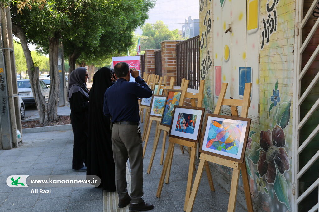 برپایی نمایشگاه خیابانی آثار نقاشی اعضای کانون استان بوشهر