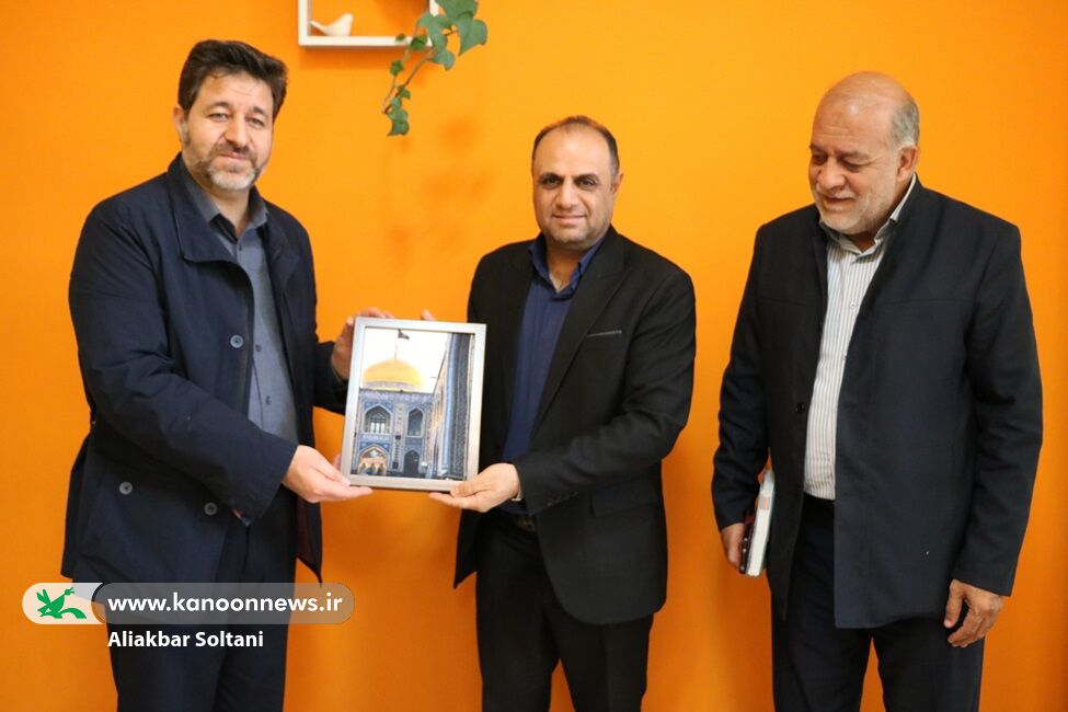 گسترش همکاری کانون و آستان قدس رضوی در ترویج فرهنگ کتاب‌خوانی