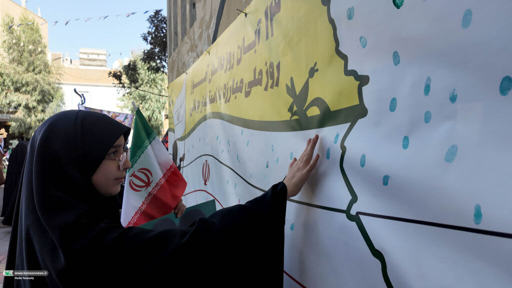 حضور کانون پرورش فکری کودکان و نوجوانان استان قم در راهپیمایی ۱۳ آبان