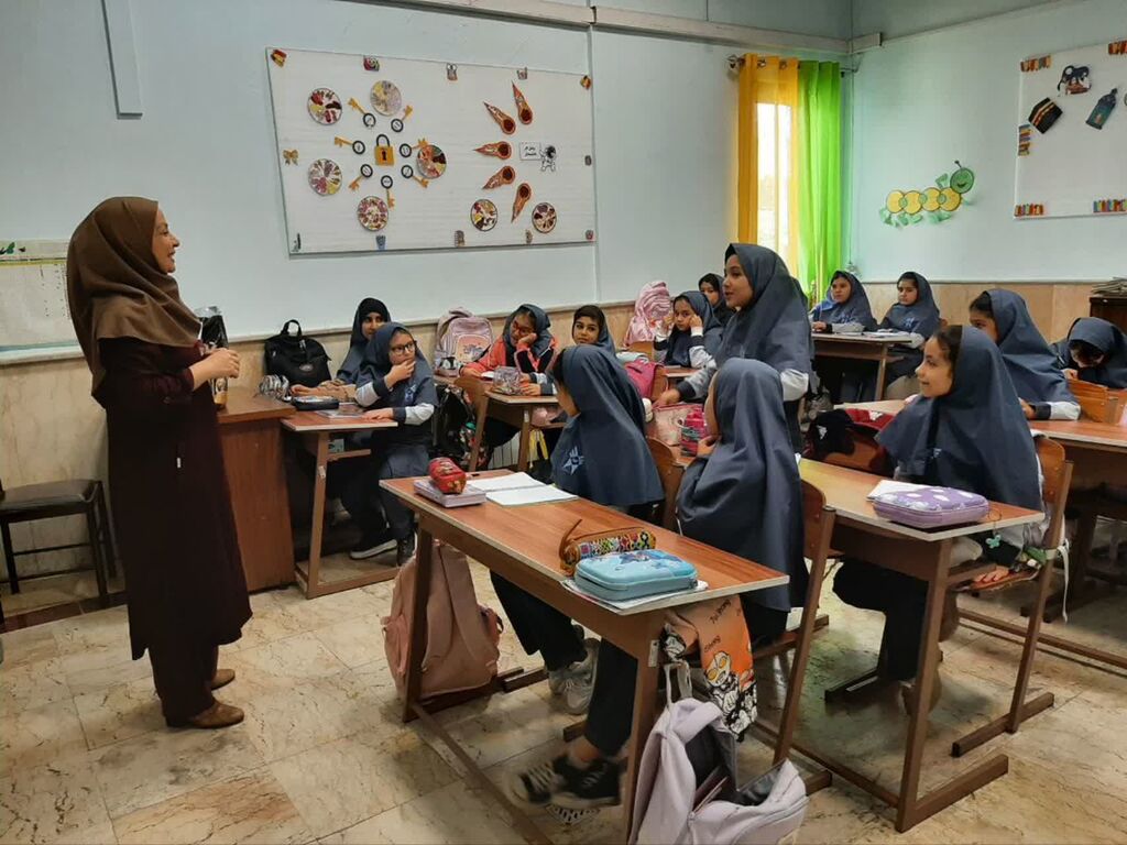 حضور مدیرکل کانون پرورش فکری کودکان و نوجوانان استان البرز در مراسم راهپیمایی ۱۳ آبان