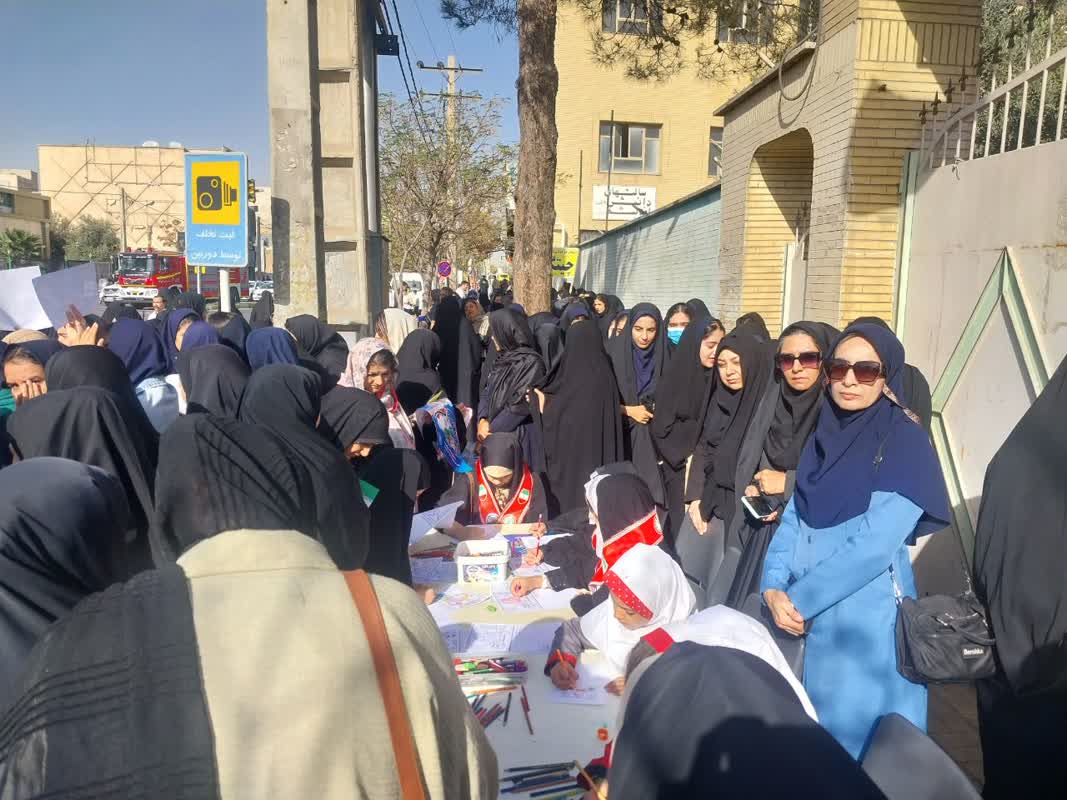 غرفه‌ها و مراکز کانون استان مرکزی میزبان کودکان و نوجوانان در راهپیمایی یوم الله ۱۳ آبان