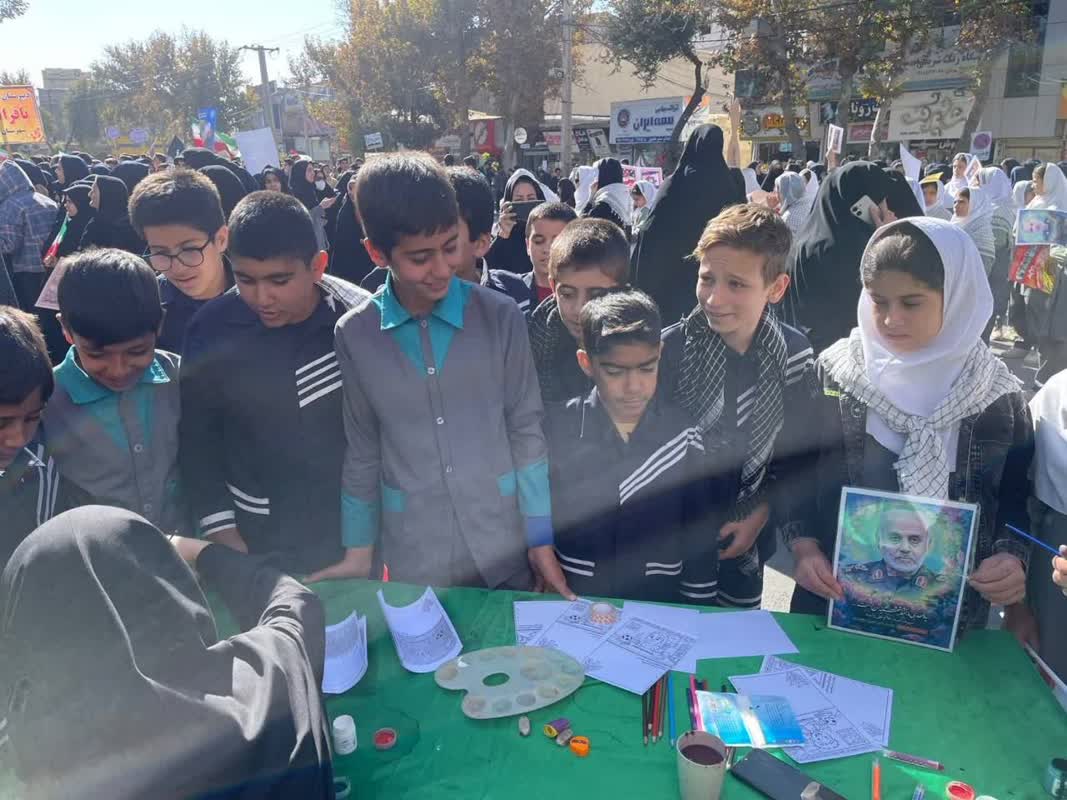 غرفهها و مراکز کانون استان مرکزی میزبان کودکان و نوجوانان در راهپیمایی یوم الله ۱۳ آبان