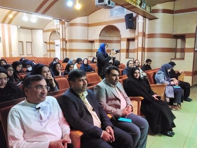 نشست آموزش قصهگویی ویژه مربیان کانون استان اصفهان