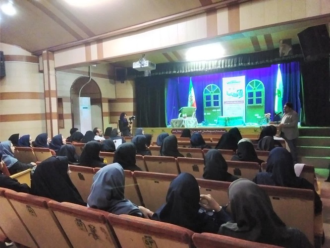 نشست آموزش قصهگویی ویژه مربیان کانون استان اصفهان