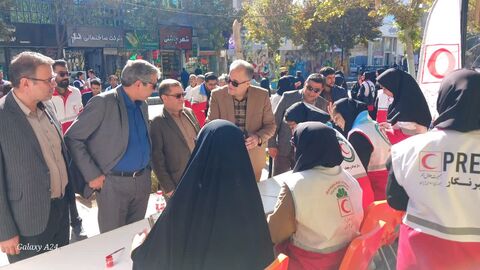 برپایی ایستگاه نقاشی در مسیر راهپیمایی 13 آبان شهرستان کاشمر