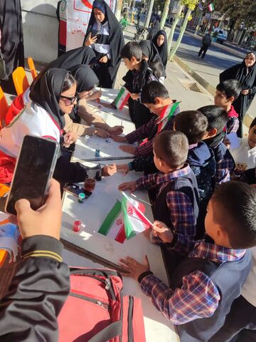 برپایی ایستگاه نقاشی در مسیر راهپیمایی 13 آبان شهرستان کاشمر