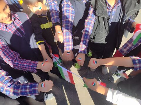 برپایی ایستگاه نقاشی در مسیر راهپیمایی 13 آبان شهرستان کاشمر