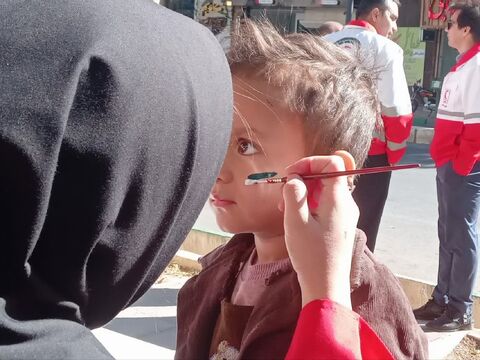 برپایی ایستگاه نقاشی در مسیر راهپیمایی 13 آبان شهرستان کاشمر