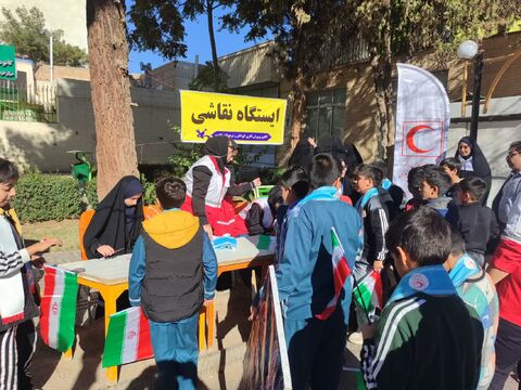 برپایی ایستگاه نقاشی در مسیر راهپیمایی 13 آبان شهرستان کاشمر