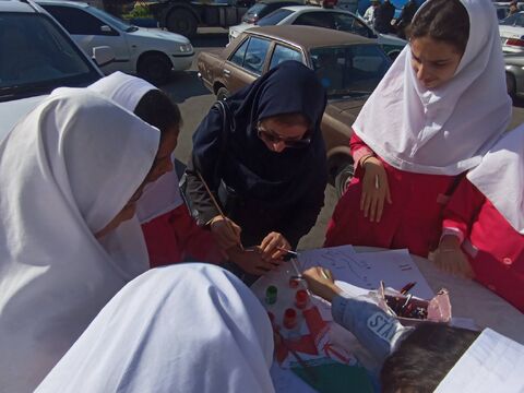 حضور پرشور کانون پرورش فکری در راهپیمایی ۱۳ آبان با اجرای برنامه‌های فرهنگی و هنری برای دانش‌آموزان