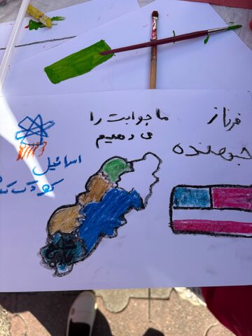 حضور پرشور کانون پرورش فکری در راهپیمایی ۱۳ آبان با اجرای برنامه‌های فرهنگی و هنری برای دانش‌آموزان