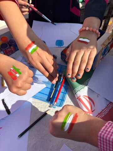 حضور پرشور کانون پرورش فکری در راهپیمایی ۱۳ آبان با اجرای برنامه‌های فرهنگی و هنری برای دانش‌آموزان