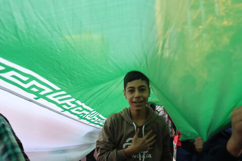 هم‌زمان با برگزاری راهپیمایی ۱۳ آبان در تهران، کانون پرورش فکری کودکان و نوجوانان استان تهران با حضور ماشین تماشاخانه سیار در مسیر اصلی این مراسم، مجموعه‌ای از برنامه‌های آموزشی، نمایشی و سرگرم‌کننده را ویژه دانش‌آموزان اجرا کرد.