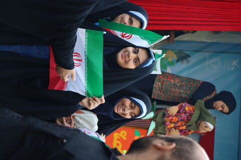 هم‌زمان با برگزاری راهپیمایی ۱۳ آبان در تهران، کانون پرورش فکری کودکان و نوجوانان استان تهران با حضور ماشین تماشاخانه سیار در مسیر اصلی این مراسم، مجموعه‌ای از برنامه‌های آموزشی، نمایشی و سرگرم‌کننده را ویژه دانش‌آموزان اجرا کرد.