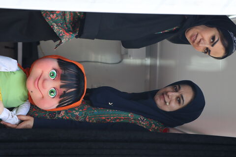 هم‌زمان با برگزاری راهپیمایی ۱۳ آبان در تهران، کانون پرورش فکری کودکان و نوجوانان استان تهران با حضور ماشین تماشاخانه سیار در مسیر اصلی این مراسم، مجموعه‌ای از برنامه‌های آموزشی، نمایشی و سرگرم‌کننده را ویژه دانش‌آموزان اجرا کرد.