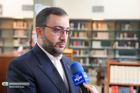 نشست نقد و بررسی مجموعه  «یک پاورقی» در کتابخانه مرجع کانون برگزار شد