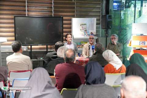 نشست نقد و بررسی مجموعه  «یک پاورقی» در کتابخانه مرجع کانون برگزار شد