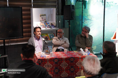 نشست نقد و بررسی مجموعه  «یک پاورقی» در کتابخانه مرجع کانون برگزار شد