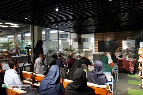 نشست نقد و بررسی مجموعه  «یک پاورقی» در کتابخانه مرجع کانون برگزار شد