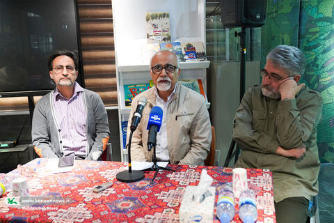 نشست نقد و بررسی مجموعه  «یک پاورقی» در کتابخانه مرجع کانون برگزار شد