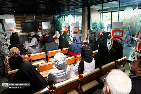 نشست نقد و بررسی مجموعه  «یک پاورقی» در کتابخانه مرجع کانون برگزار شد