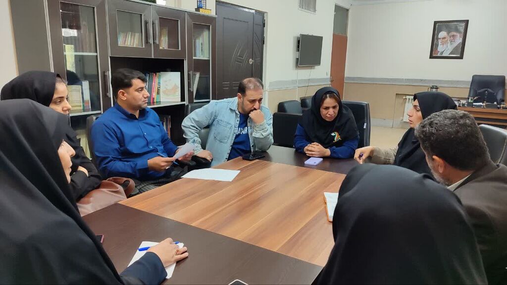 نشست با کارگردانان نمایش در کانون استان