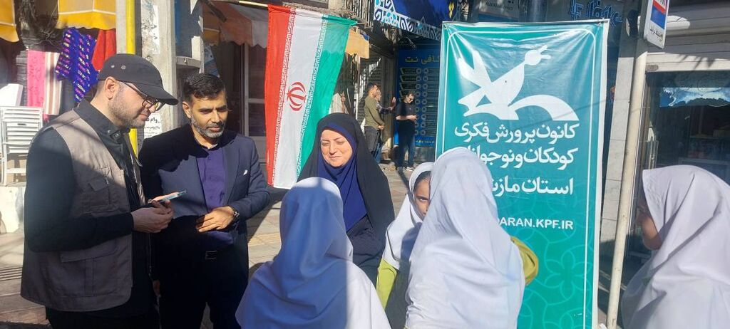 حضور پرشور کانون پرورش فکری در راهپیمایی ۱۳ آبان با اجرای برنامه‌های فرهنگی و هنری برای دانش‌آموزان